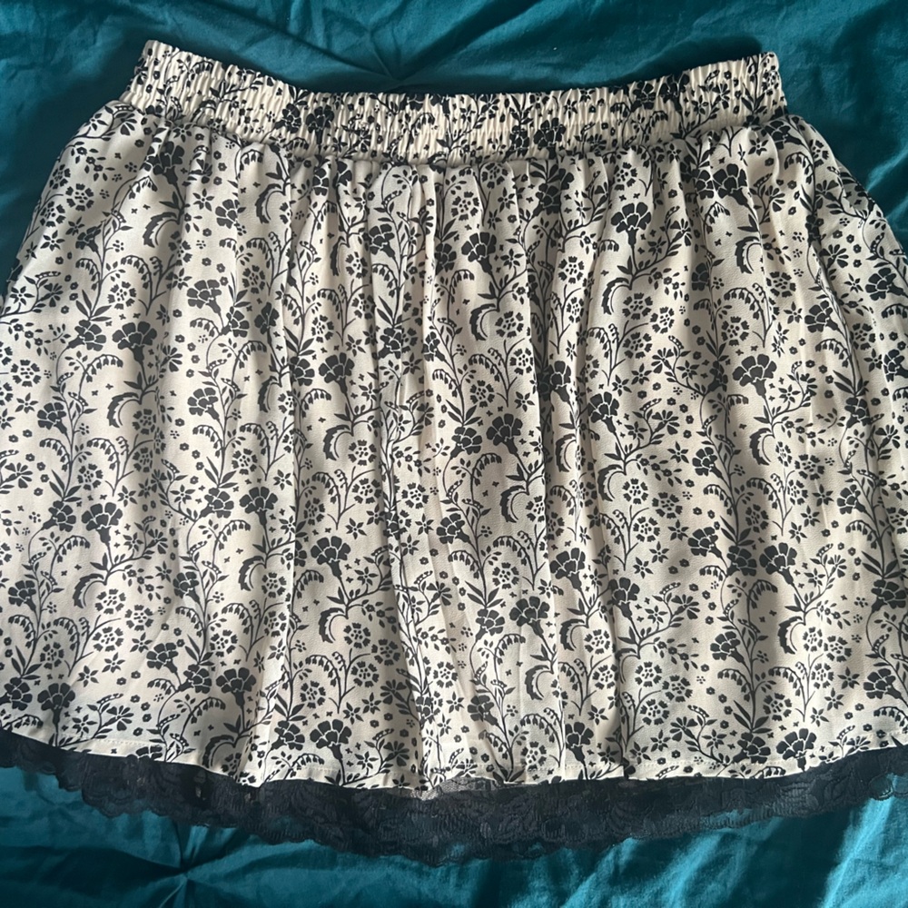 Chiffon swing skirt with lace detail.